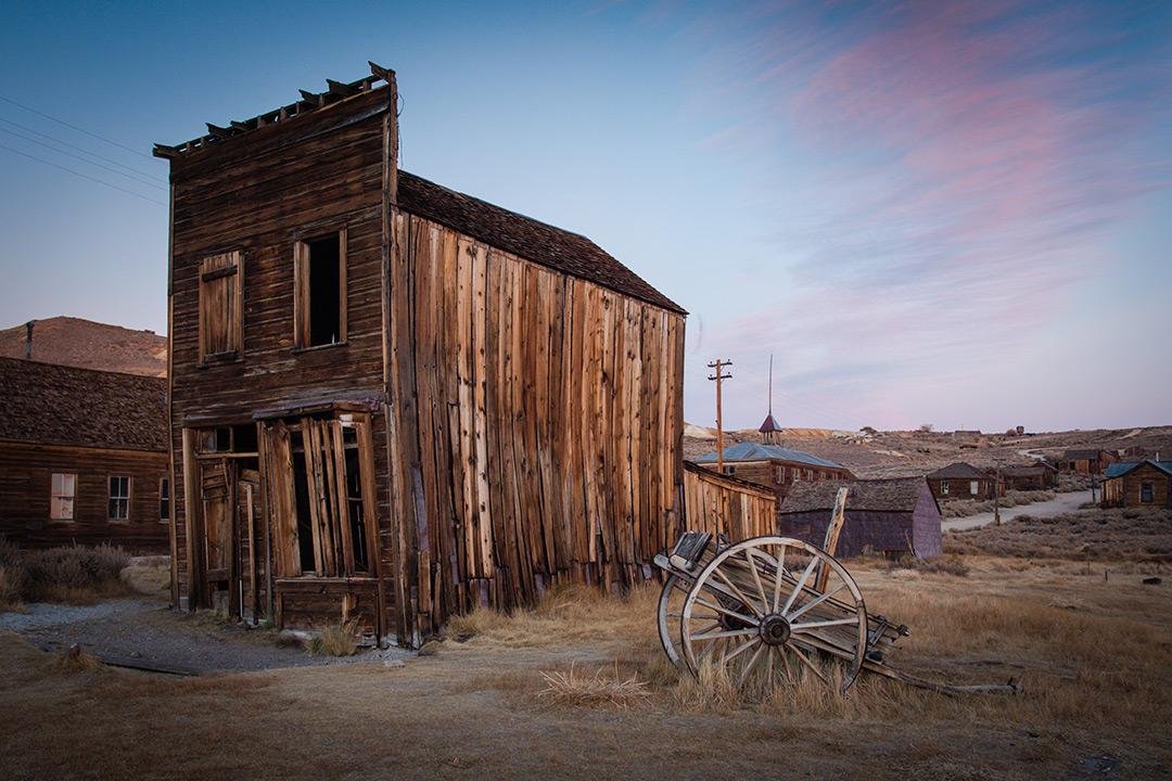 10 Enigmatic Ghost Towns Worth Visiting in the U.S.